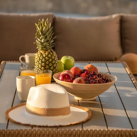 Апартаменты The White House Luxurious & The Little White House Koukounara (Chania)
